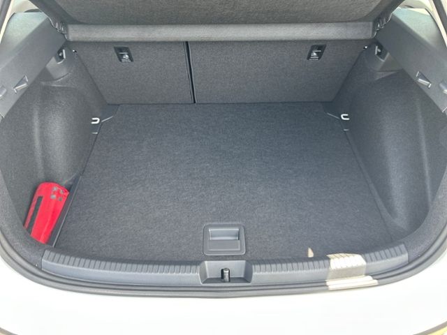 Fahrzeugabbildung Volkswagen Taigo 1.0 TSI LIFE SHZ IQ.LIGHT LED FRONT-ASSIST