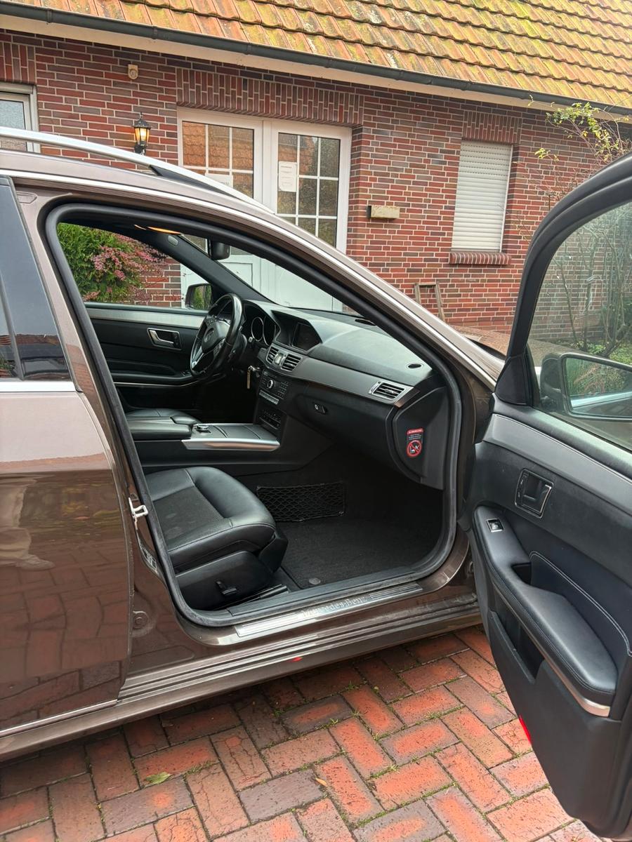 Mercedes-Benz E220 2015 — photo 12