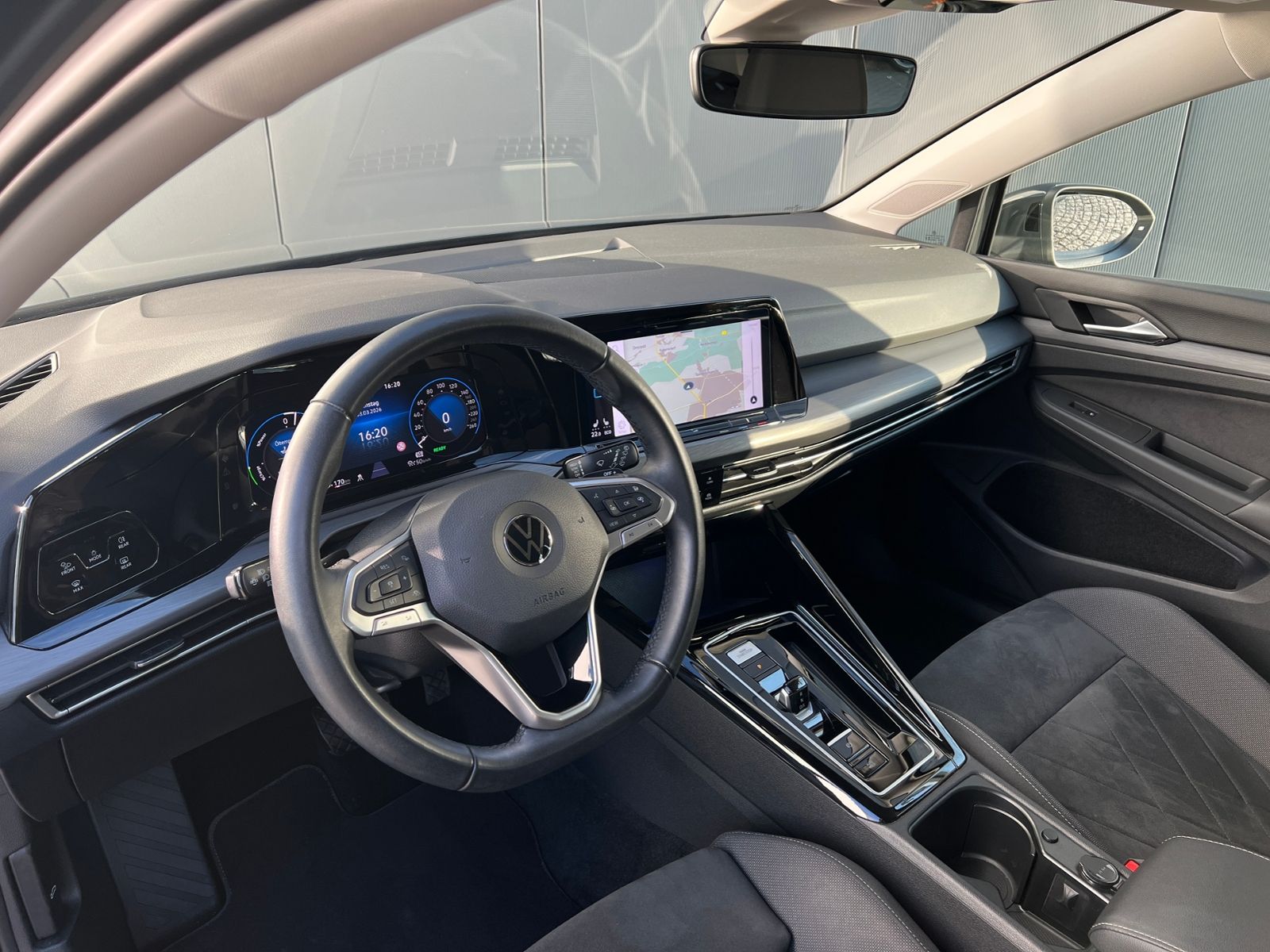 Fahrzeugabbildung Volkswagen Golf Style 1.4 TSI eHybrid DSG *AHK, IQ-Light, A