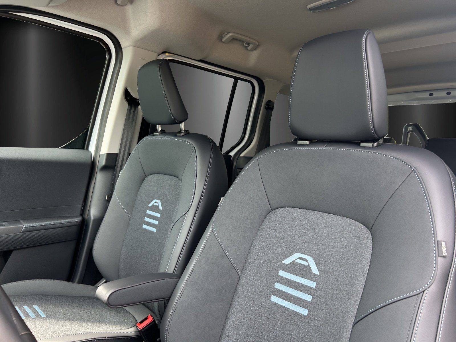 Fahrzeugabbildung Ford Tourneo Courier 1,0 Ecoboost Active