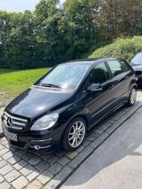 Mercedes-Benz B 180 BlueEFFICIENCY - - Mercedes-Benz B 180 Gebrauchtwagen in München