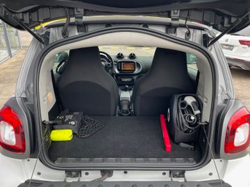 Fahrzeugabbildung Smart ForTwo Coupe EQ Passion SHZ LHZ PDC DAB uvm.