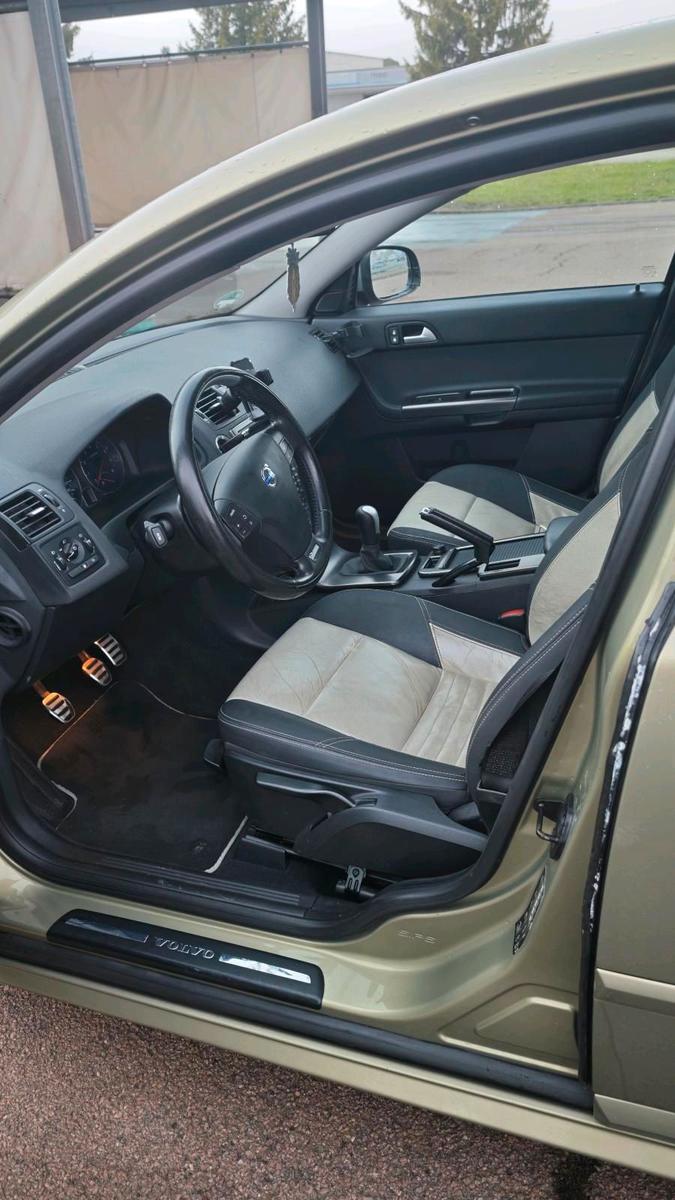 Volvo V50 2009 — interior