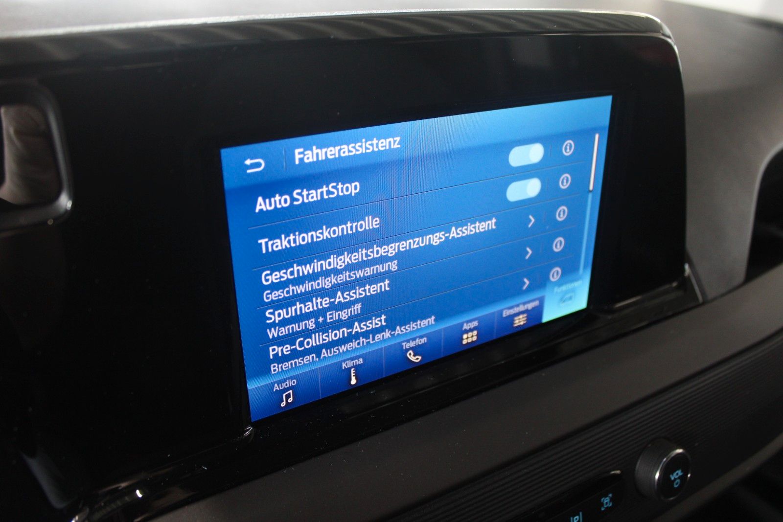 Fahrzeugabbildung Ford Tourneo Courier Titanium Winter + FahrerAssPaket