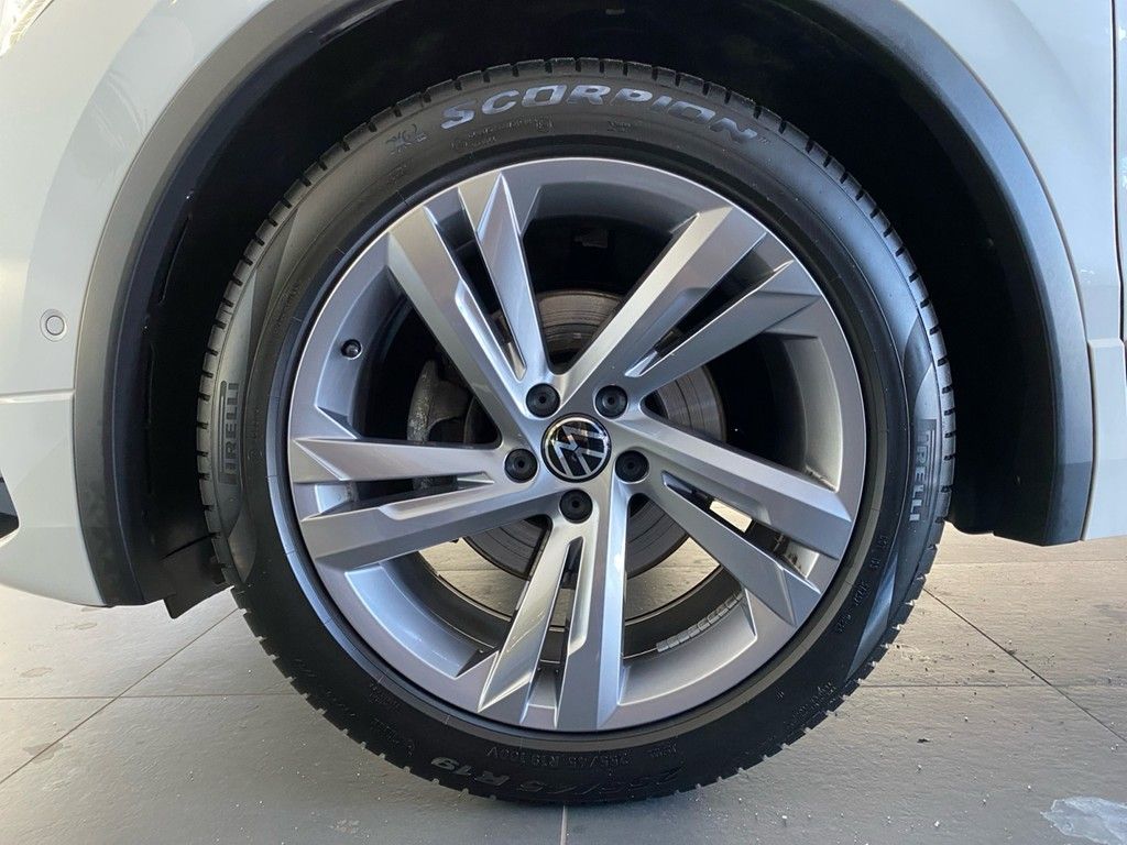 Volkswagen Tiguan 1.5 TSI DSG R-Line AHK PANO NAVI IQ.LIGHT foto 3