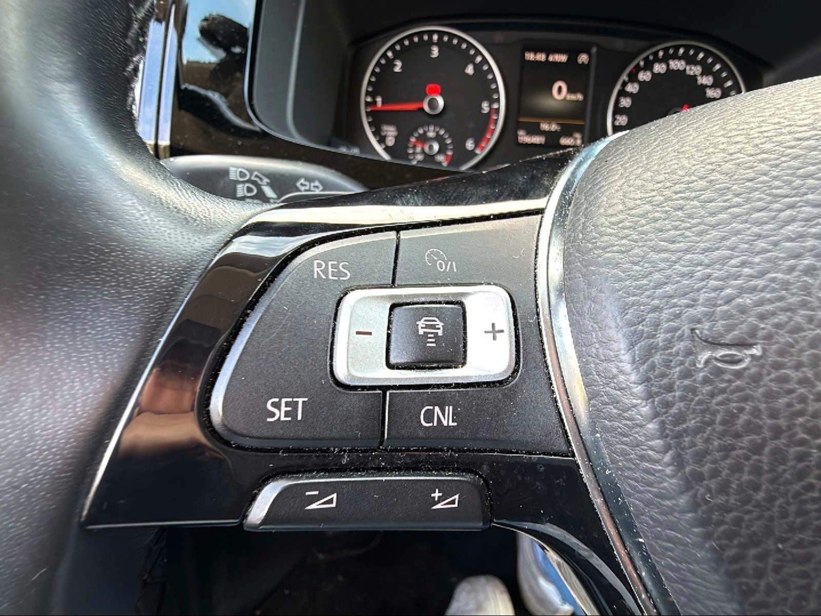 Volkswagen T6 Multivan Highline | LED | ACC | AHK | Kam