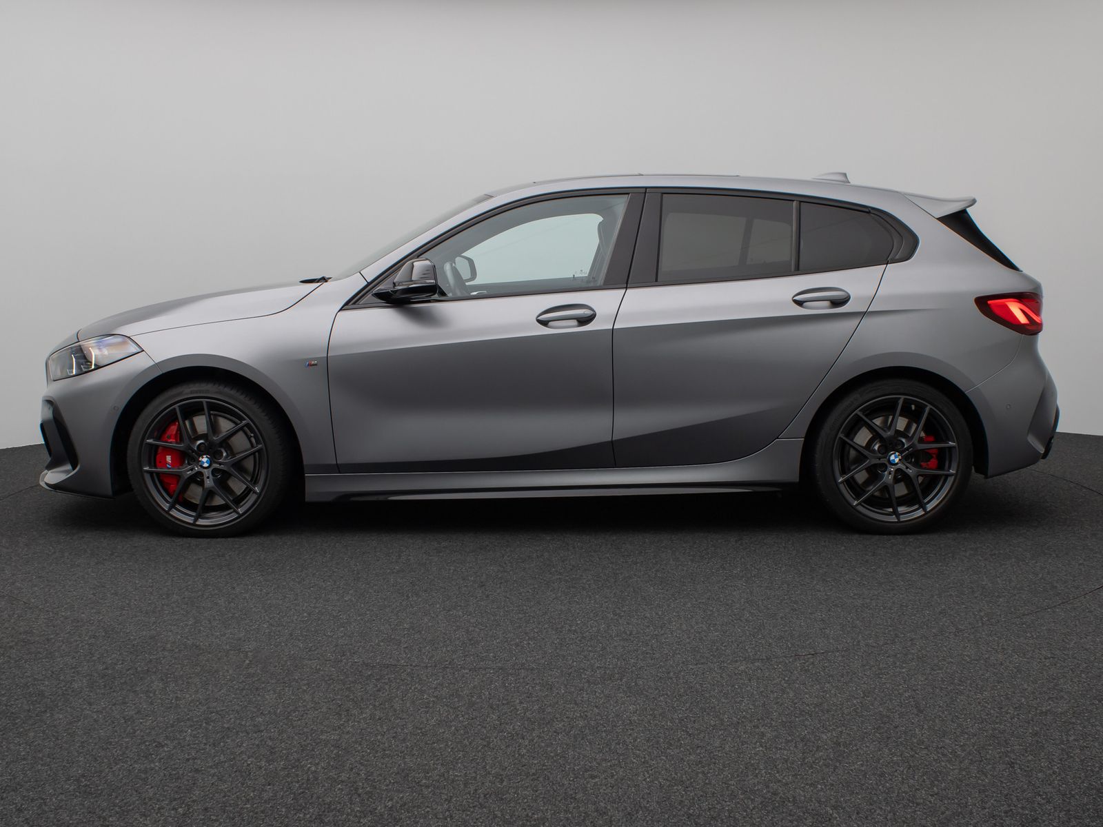 Fahrzeugabbildung BMW M135i xD Panorama Kamera HUD DAB H/K Komfort 18"