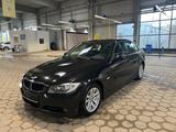 BMW 318i Xenon*Sitzheizung*MFL*PDC* Klimaautomatik*