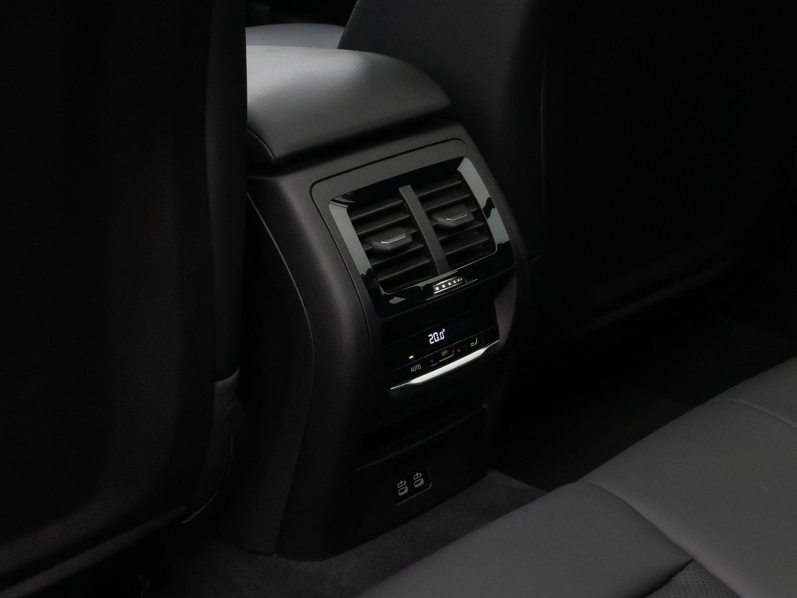 Fahrzeugabbildung BMW X3 xD30e Panorama Kamera HUD H/K Komfort Sport