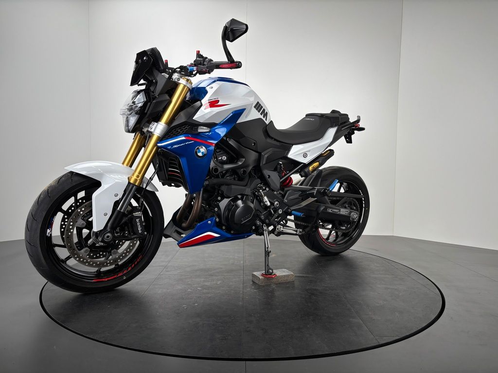 Fahrzeugabbildung BMW F900 R *TOP-AUSSTATTUNG *1. HAND *ARROW