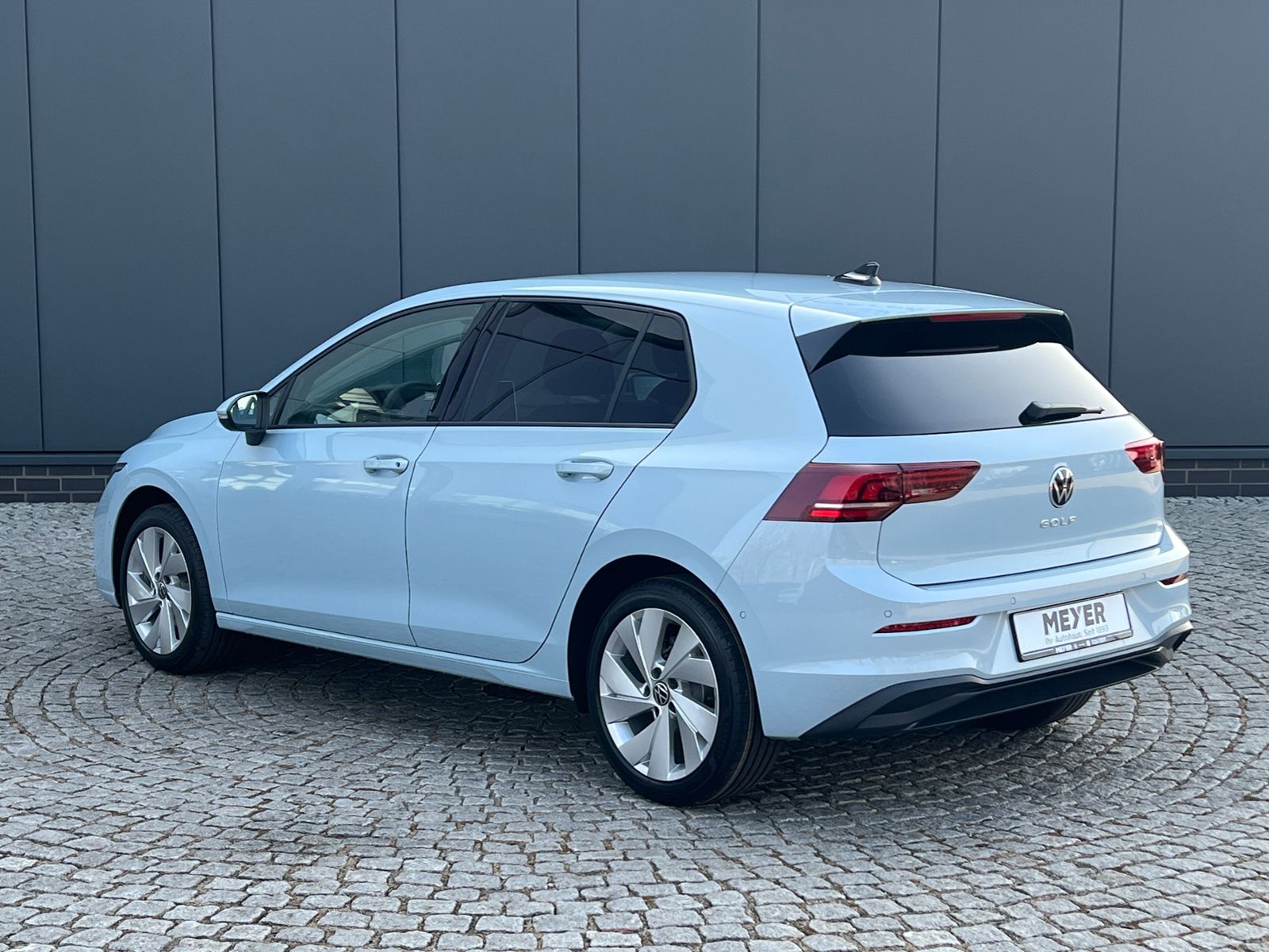 Fahrzeugabbildung Volkswagen Golf VIII Life 1.5 TSI *ACC, Light Assist, Sitzh