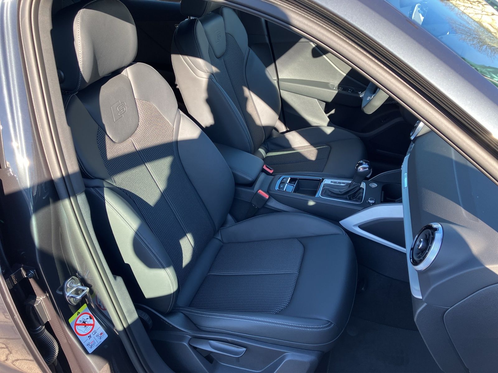Fahrzeugabbildung Audi Q2 35 TFSI advanced S-tronic Matrix AHK AVC GRA
