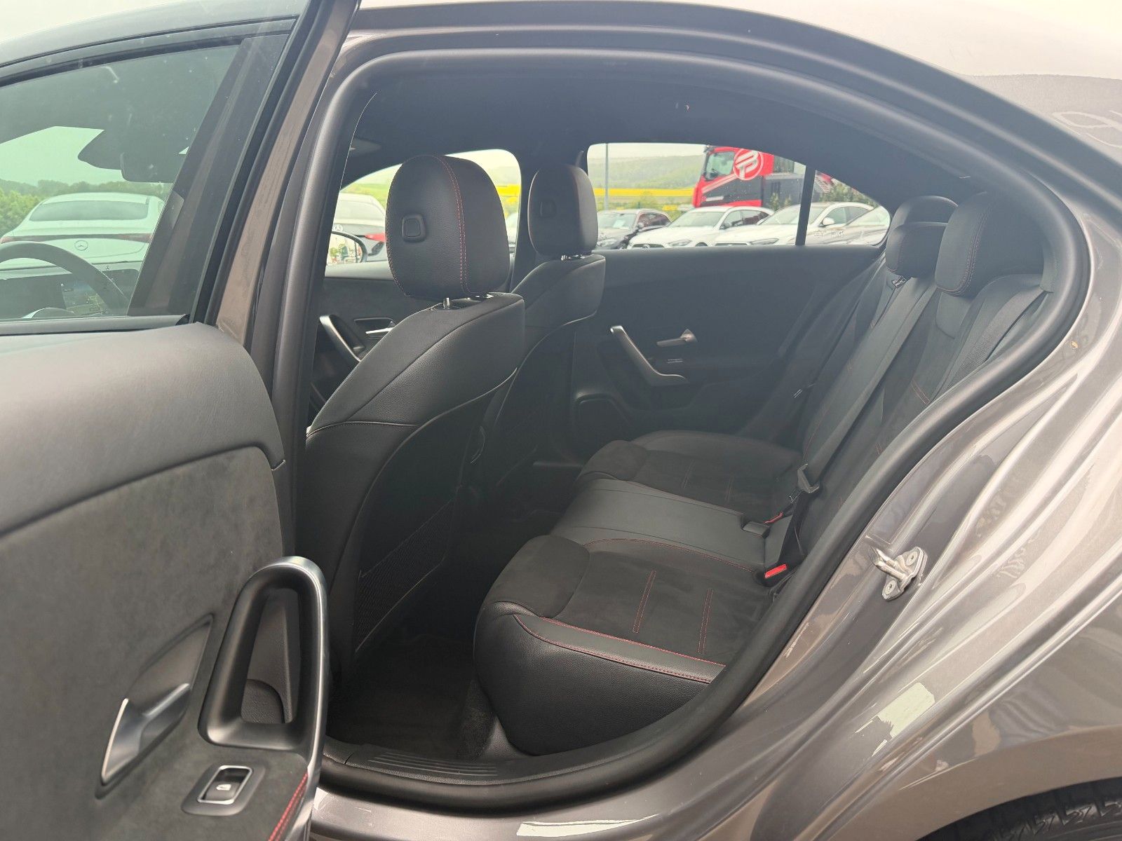 Fahrzeugabbildung Mercedes-Benz A 220d 4MATIC AMG+Night+LED+DAB+Carplay+19"