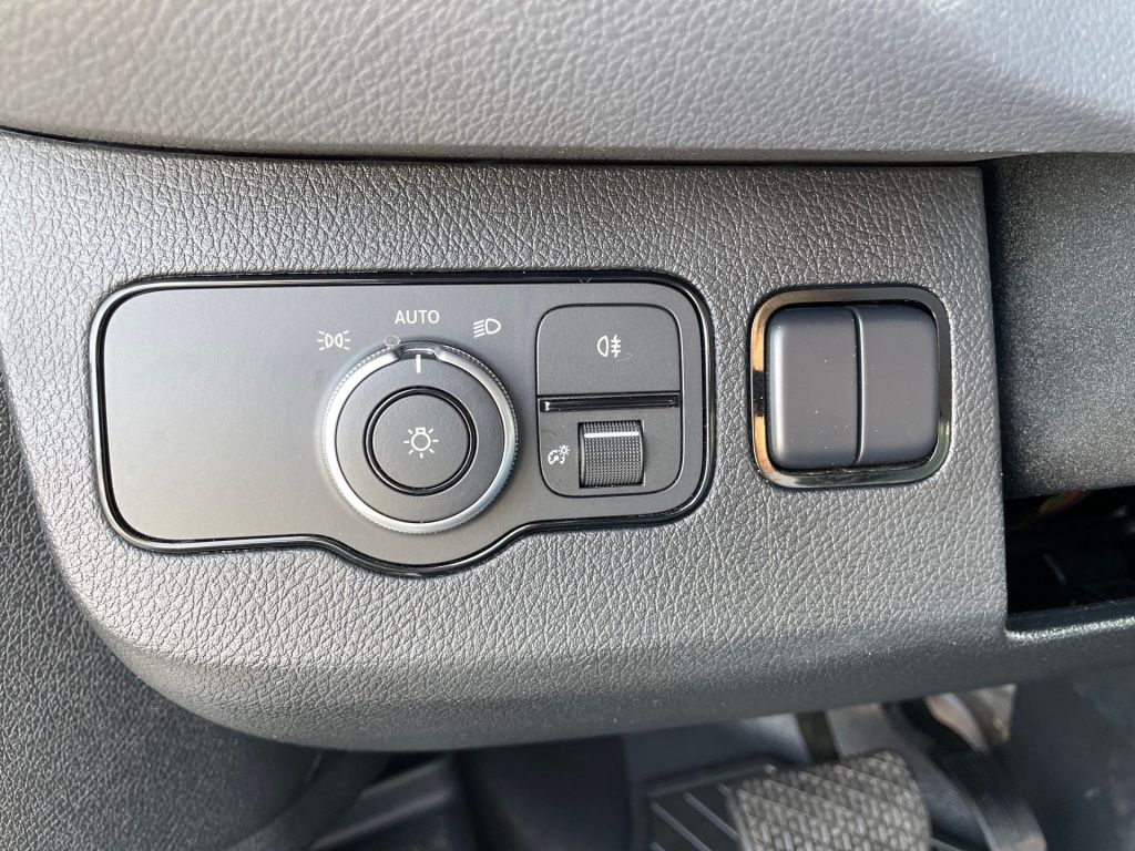 Fahrzeugabbildung Mercedes-Benz Sprinter 319 Doka Pritsche 3665 4x4 AHK, LED