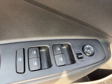 Hyundai i10 1.2 INTRO -NAVI-PDC-KAMERA-SITZHZG.+WR