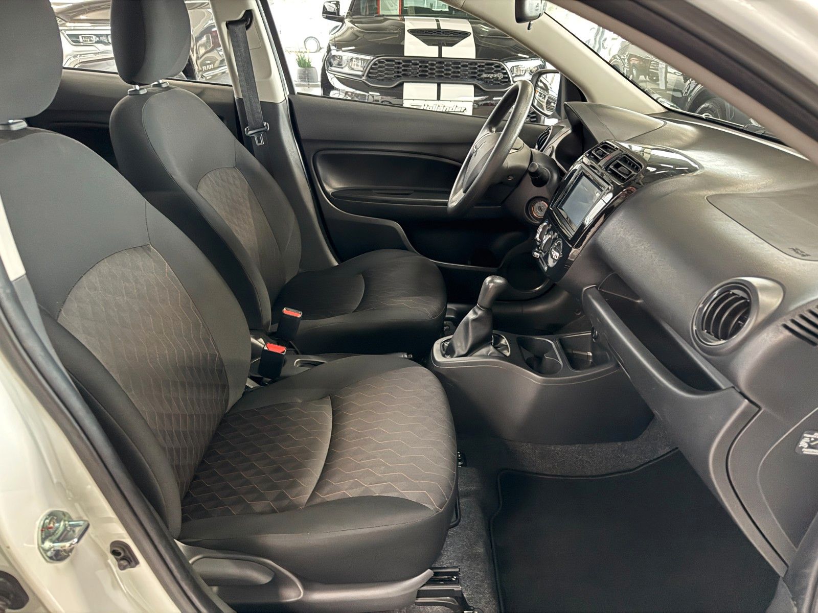 Fahrzeugabbildung Mitsubishi Space Star 1.2 Select "Ganzjahresreifen ZV DAB"