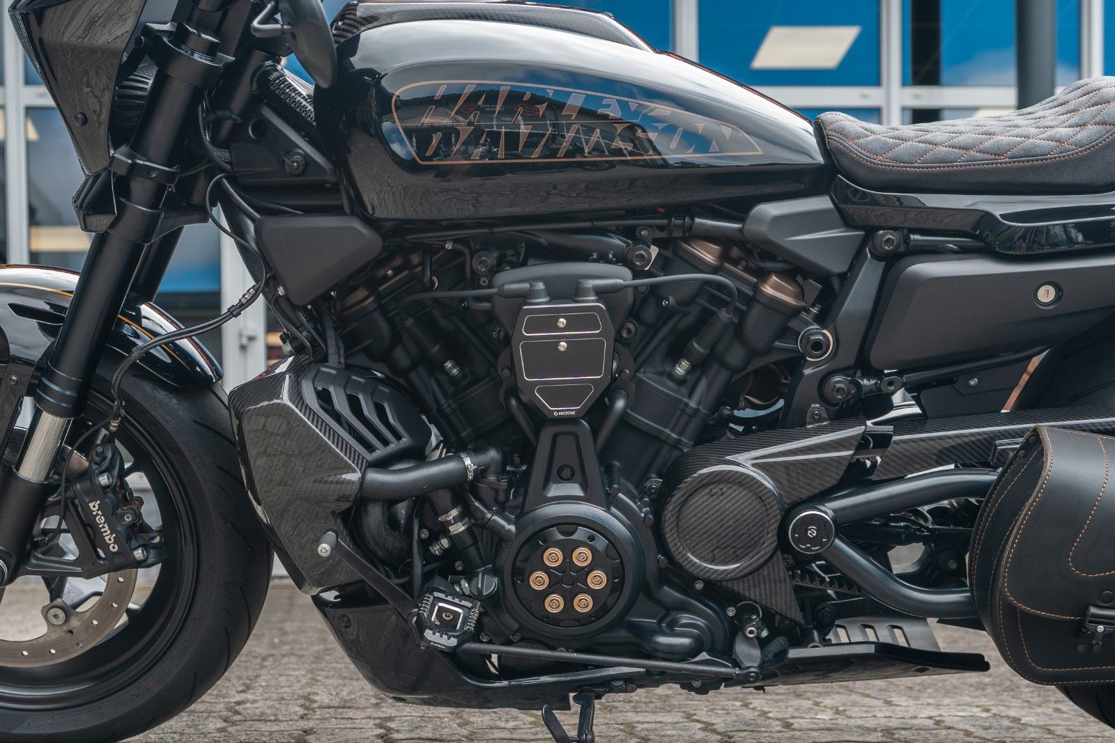 Fahrzeugabbildung Harley-Davidson Sportster S RH1250S - Jekill & Hyde 240er Umbau