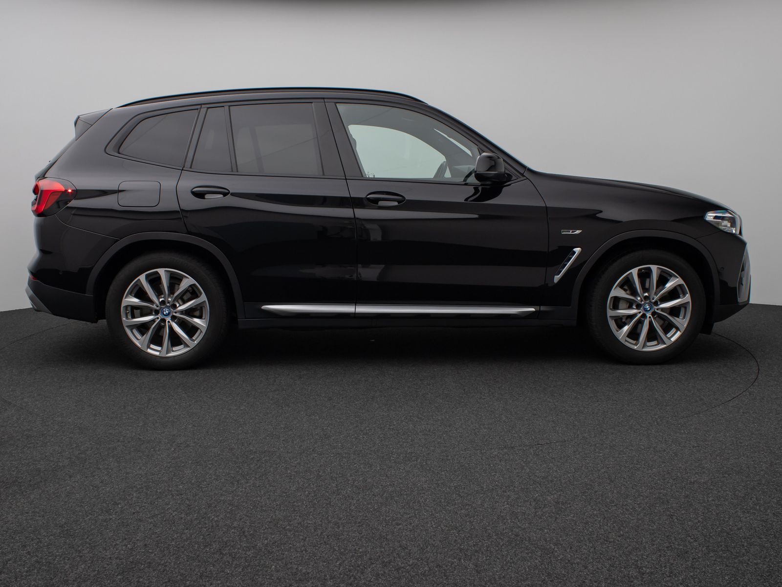 Fahrzeugabbildung BMW X3 xD30e Kamera HUD DAB HiFi Komfort Sport AHK