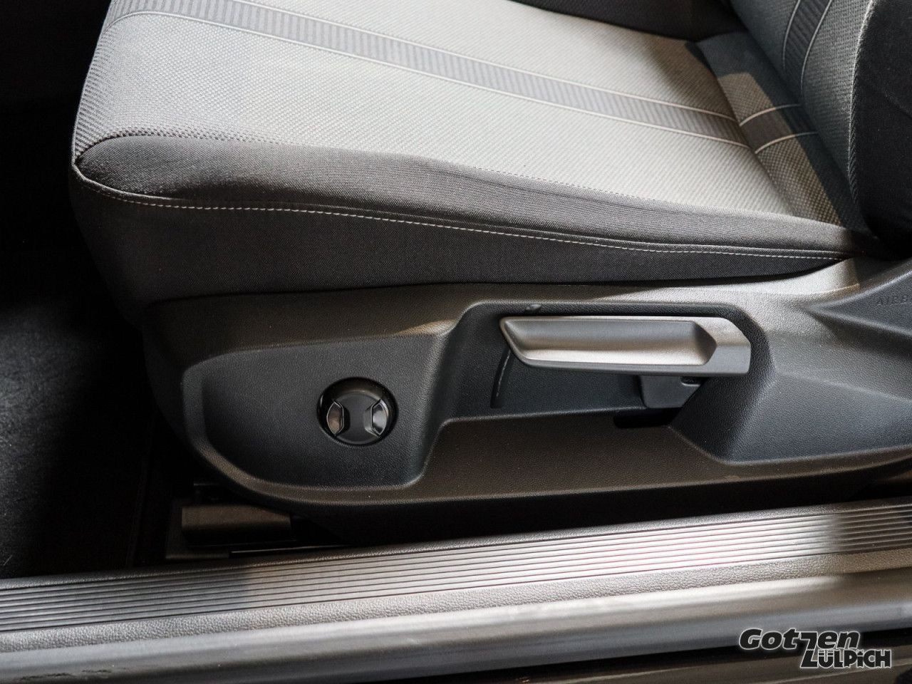 Fahrzeugabbildung Volkswagen T-Roc Cabriolet Style 1,5TSI DSG Navi PDC LED
