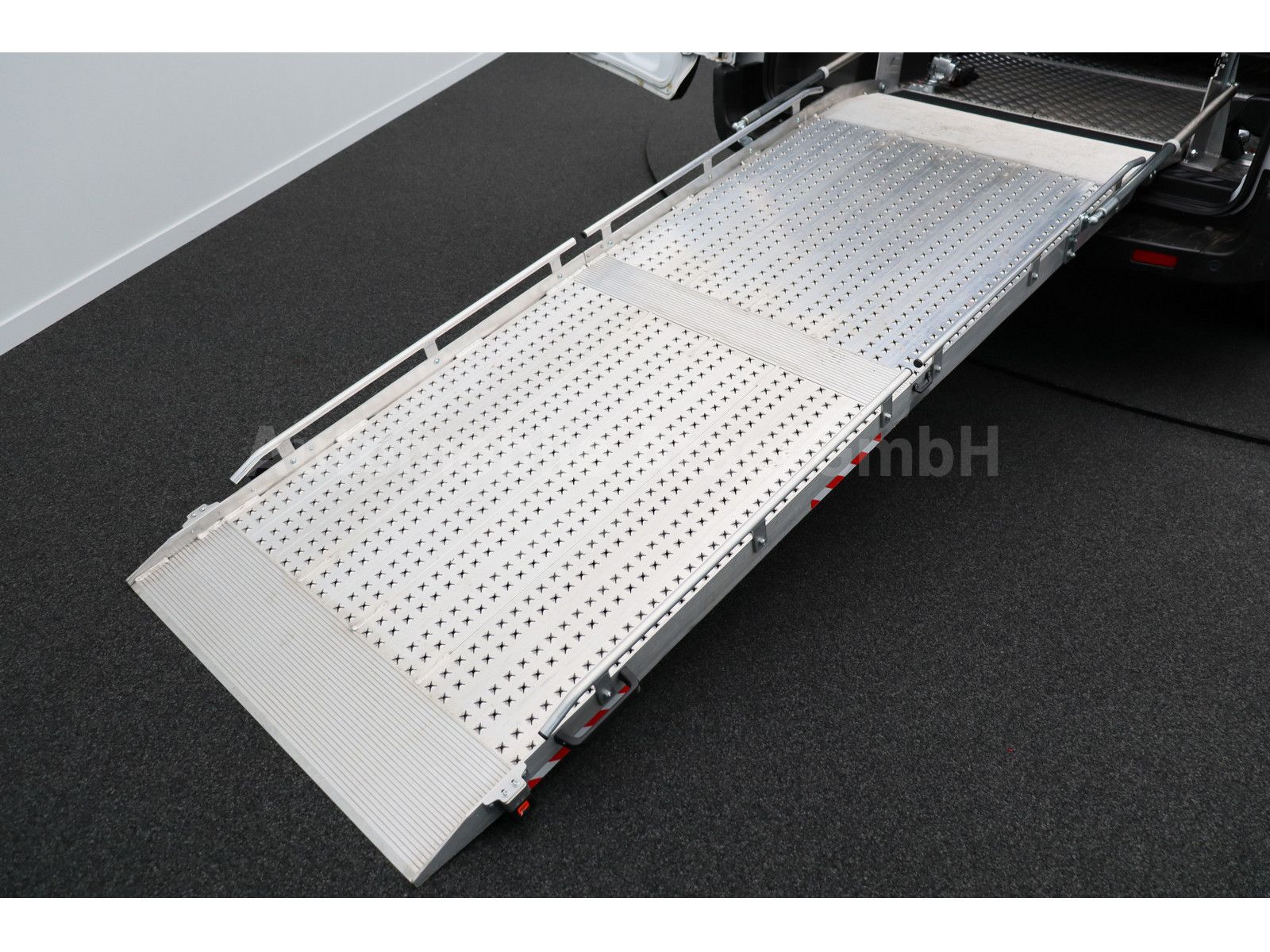 Fahrzeugabbildung Ford Transit 350 L3H2 *Rollstuhl-Rampe* 2xKLIMA (3988
