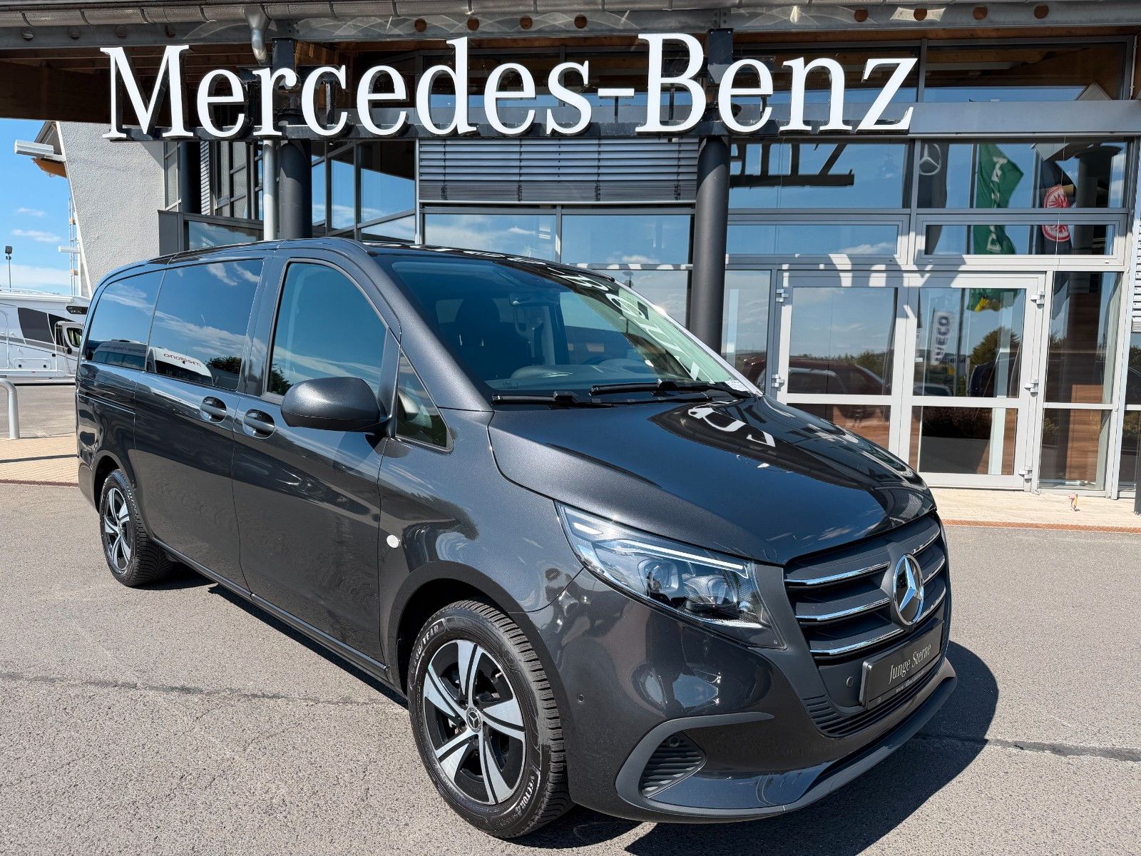 Fahrzeugabbildung Mercedes-Benz Vito 116 CDI 9G Tourer AHK2,5to LED