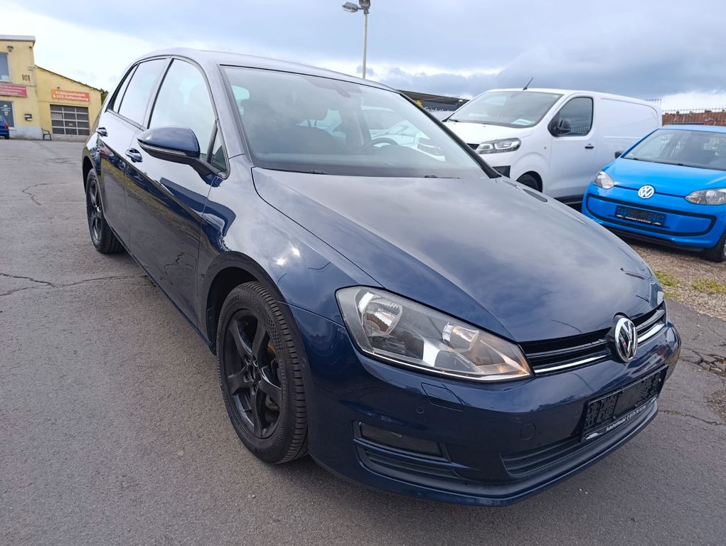Volkswagen Golf VII Lim. PARK-A*SITZ-H*KLIMA-A*TÜV+INSP NEU