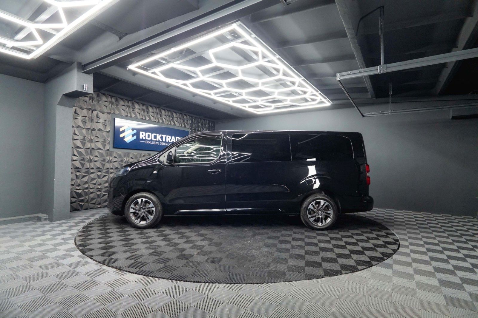 Fahrzeugabbildung Opel Zafira Life Innovation L3 Black Edition *Pano*