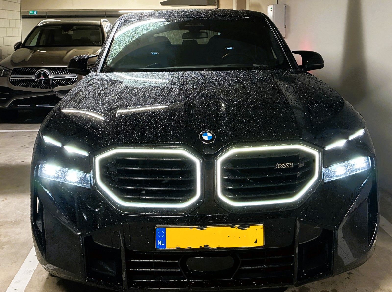 BMW XM 4.4 - Black shadow
