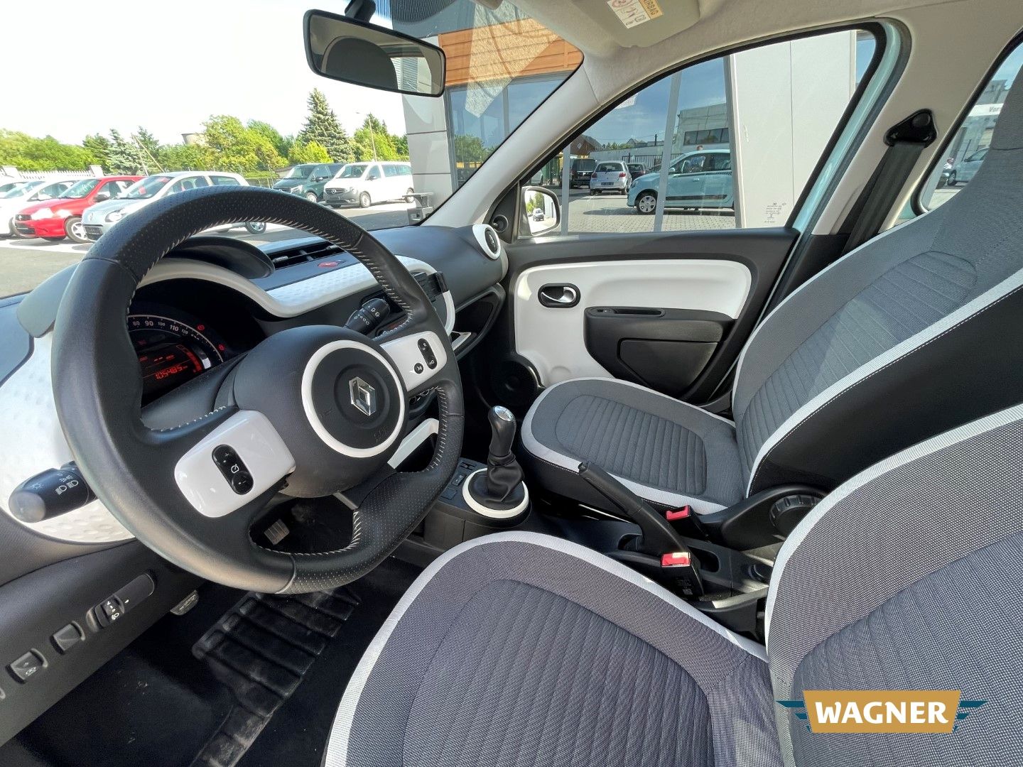 Fahrzeugabbildung Renault Twingo Dynamique leichter Frontschaden