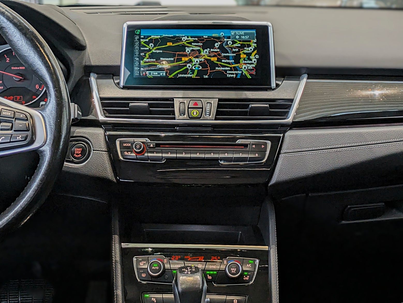 Fahrzeugabbildung BMW 220d Gran Tourer LEDER NAVI HUD PANO LED CAM