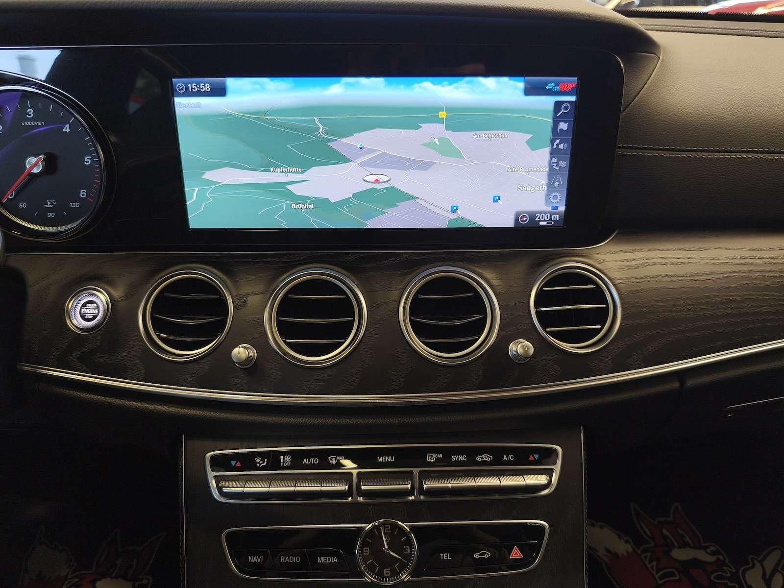 Fahrzeugabbildung Mercedes-Benz 300d AMG Line/Navi/S-Dach/Spur/DAB/Ahk 180 kW...