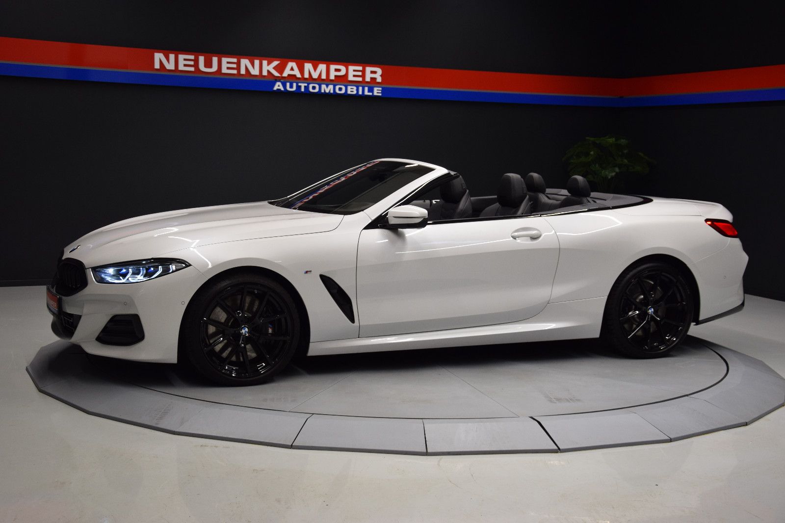 Fahrzeugabbildung BMW 840i M Sport Pro Cabrio HuD Sitzlklima Laser B&W