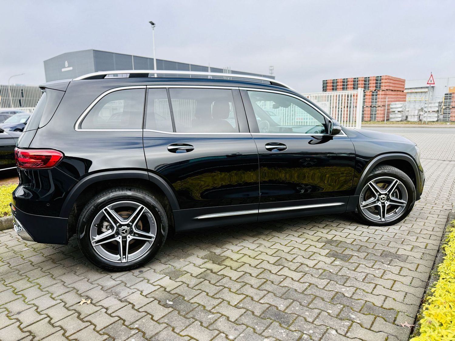 Fahrzeugabbildung Mercedes-Benz GLB 200 d AMG - Distronic, AHK, LED, EDW, RFK, K
