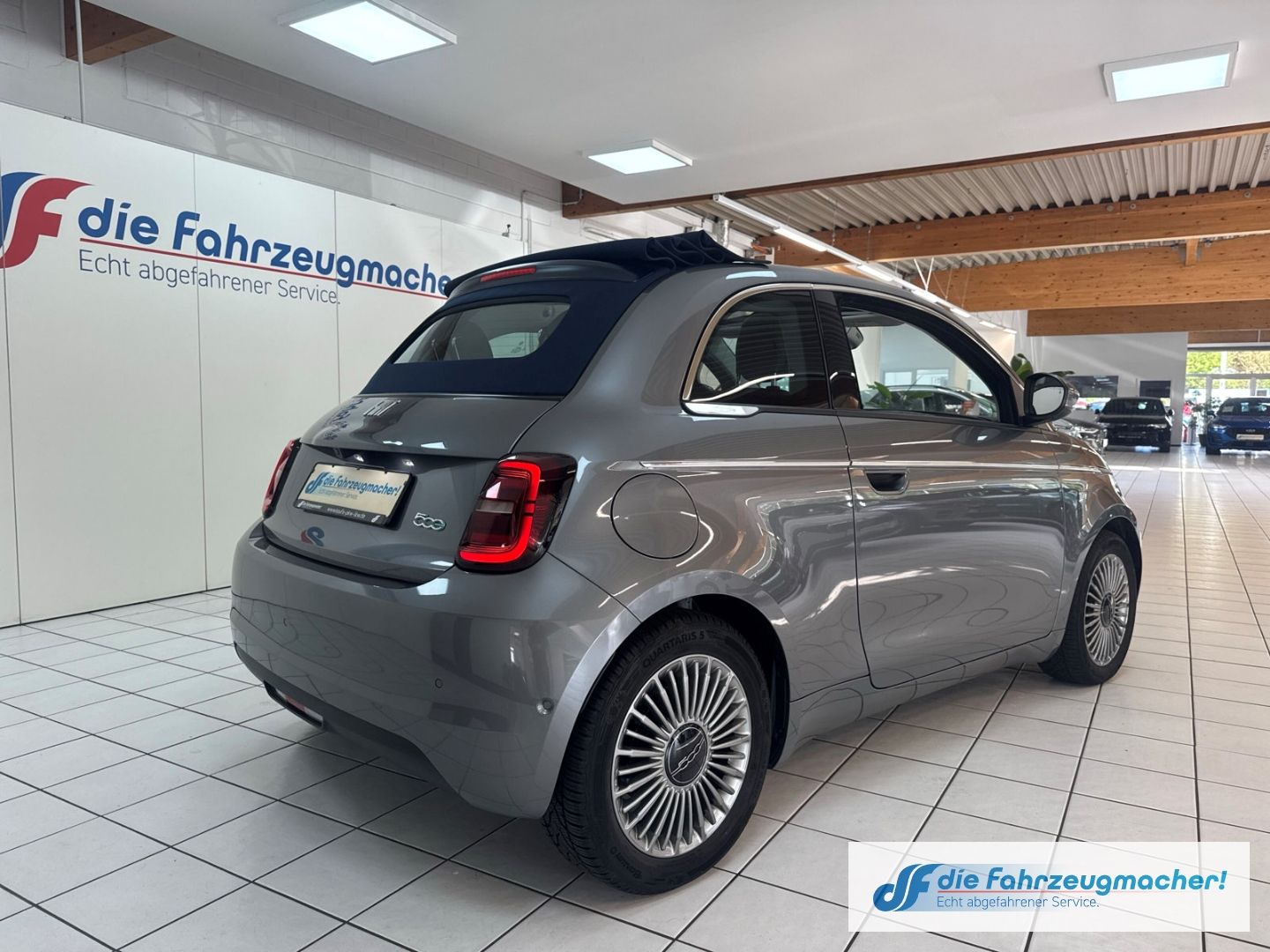 Fahrzeugabbildung Fiat 500 e CABRIO Sitzhzg CarPlay Kamera Klimaautom F