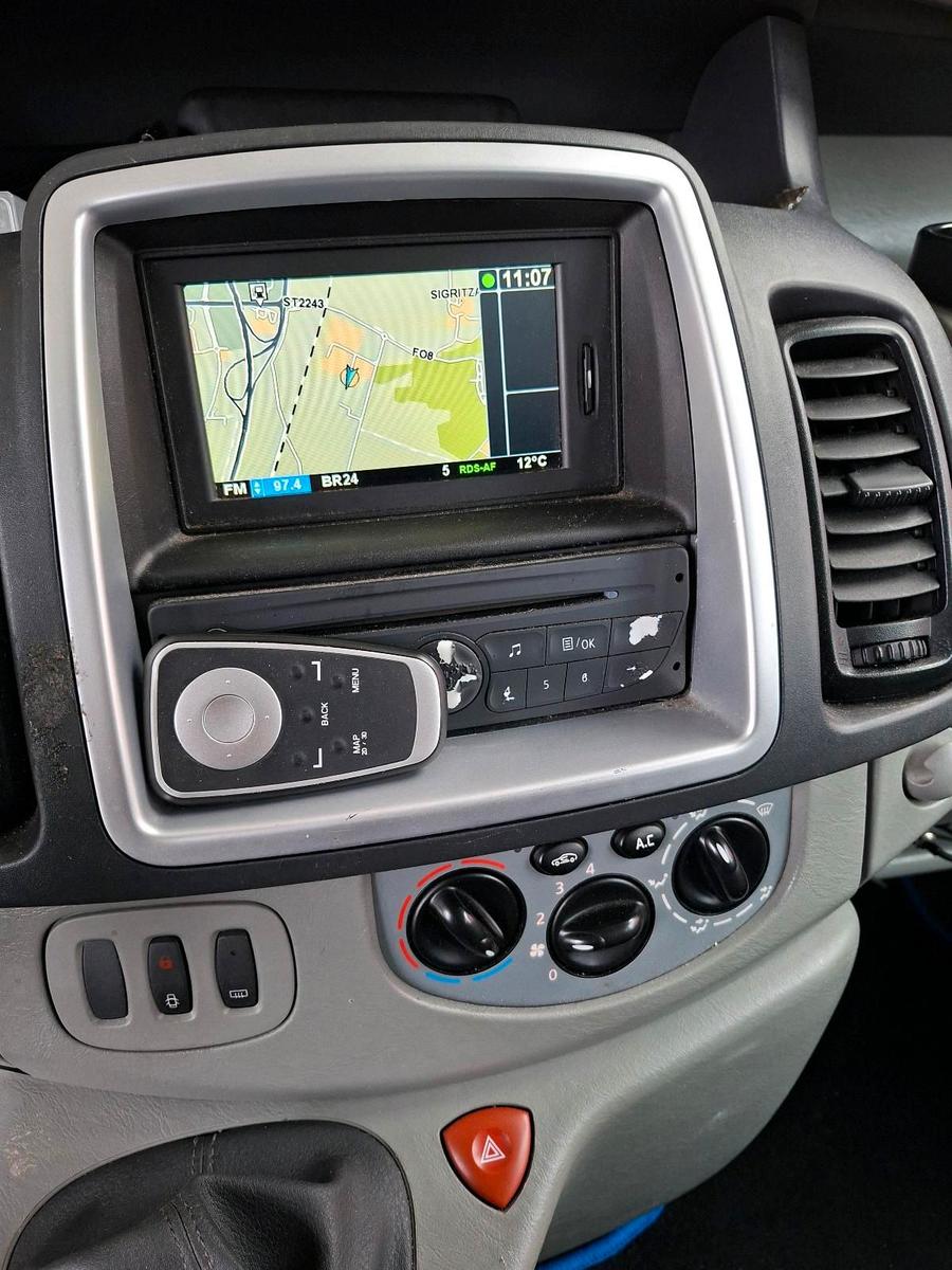 Opel Vivaro 2011 — photo 5