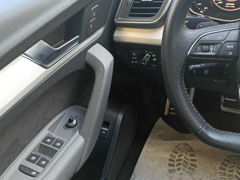 Fahrzeugabbildung Audi Q5 2.0 40 TDI quattro sport S-Tronic S-line