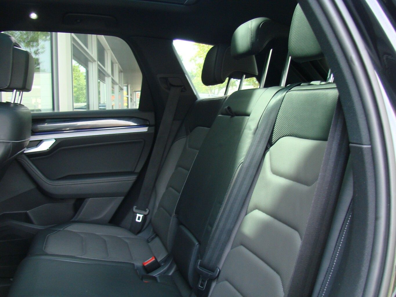 Volkswagen Touareg 3.0TDi R-Line 4M LED AHK PANO ACC Luftfe foto 22