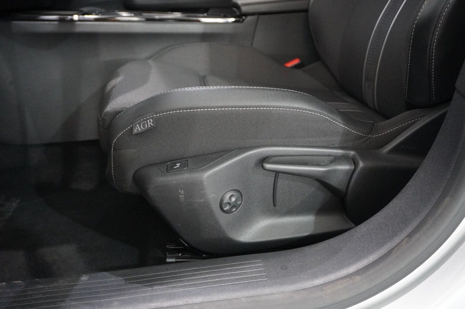 Fahrzeugabbildung Opel Astra L Lim. 1.6 HYBRID GS SPORT NAVI/360°/SPORT