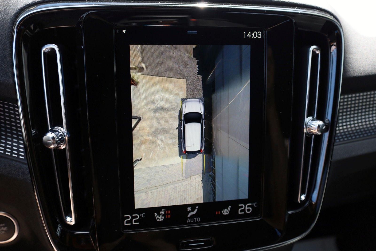 Fahrzeugabbildung Volvo XC40 T5 Recharge R Design Leder,Navi,PanDach,360
