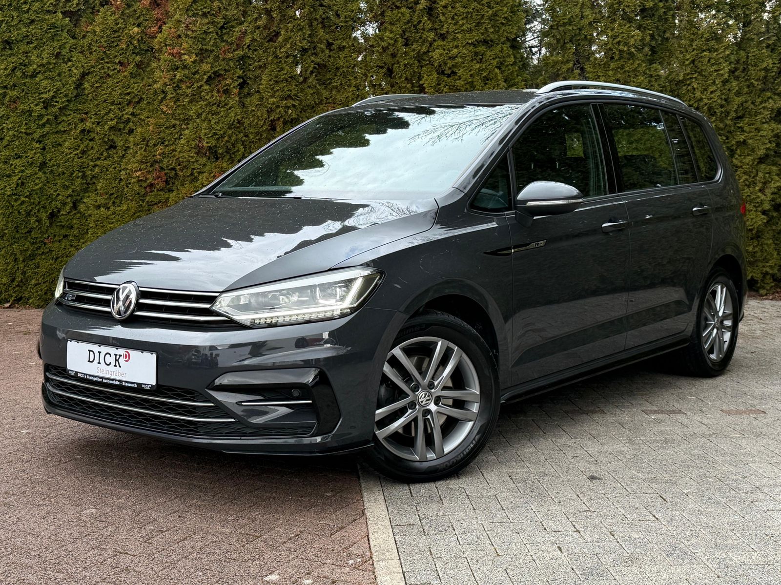 Fahrzeugabbildung Volkswagen Touran 2.0 TDI DSG R-Line LED+NAV+ACC+CARPLAY+