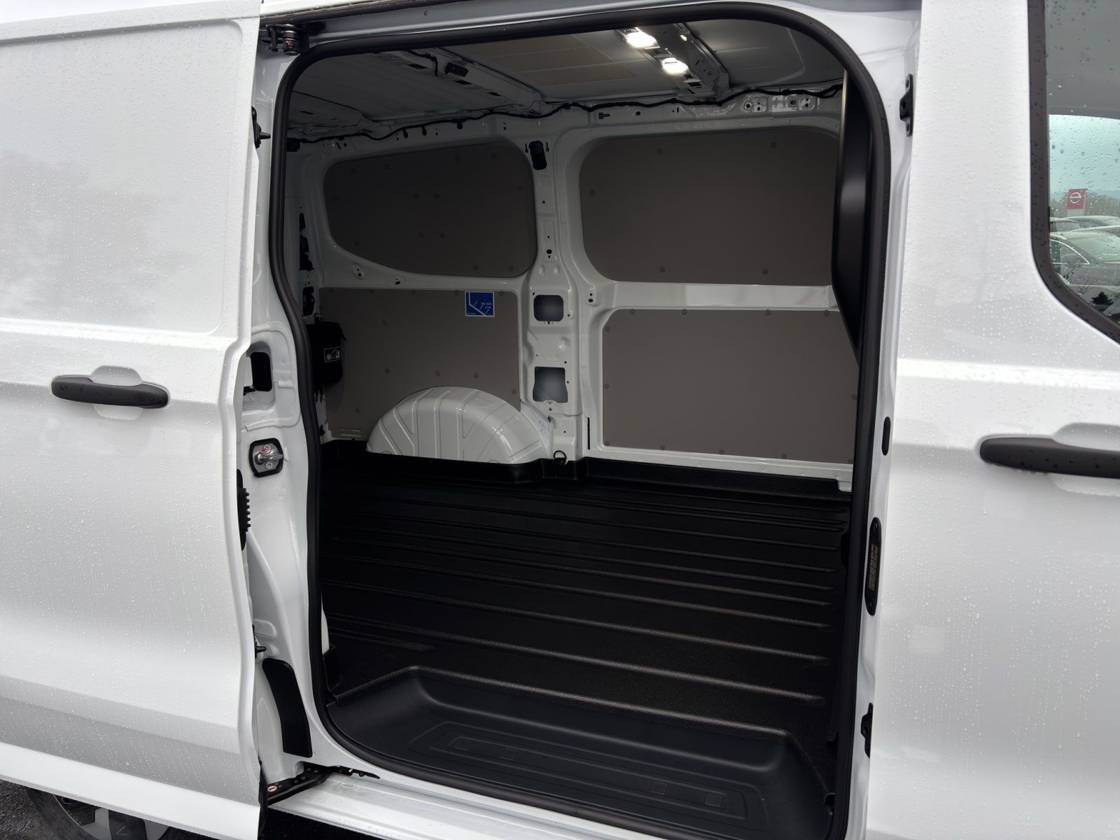Fahrzeugabbildung Ford Transit Custom 320 L1 Trend FWD Plug-in Hybrid