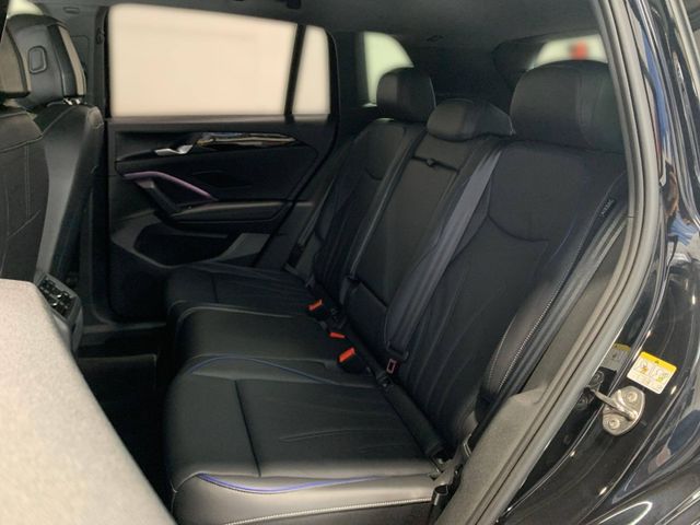 Tiguan 1.5 eTSI DSG R LINE IQ.LIGHT+AHK+PANO+HUD