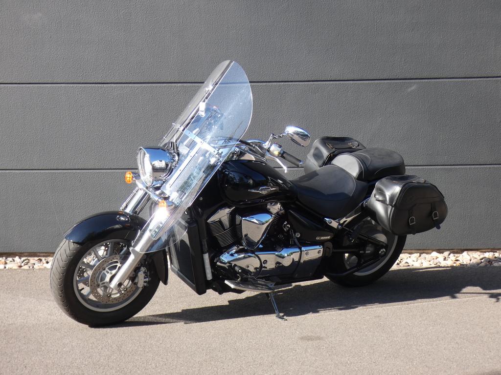 Suzuki VLR 1800  Intruder 