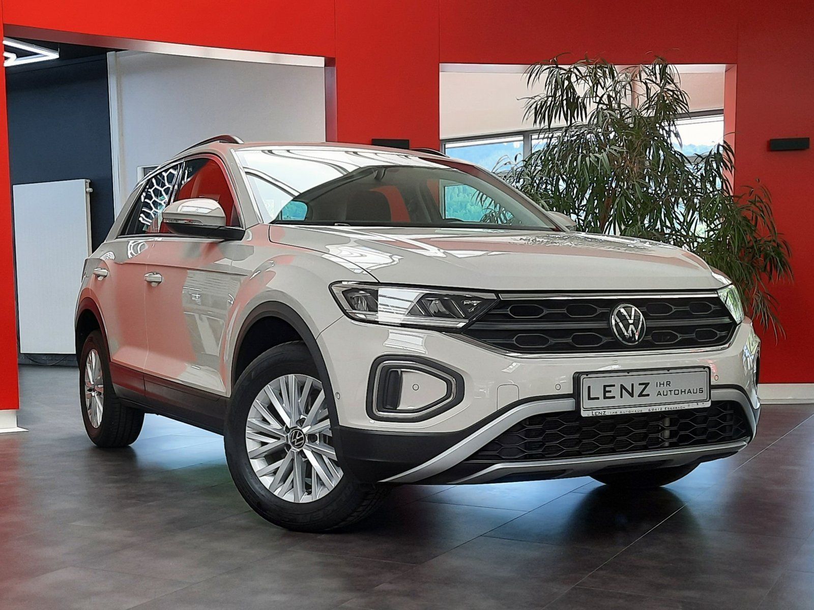 Fahrzeugabbildung Volkswagen T-Roc Life TSI *LED*Sitzhzg*PDC*App-Conn.*ACC*
