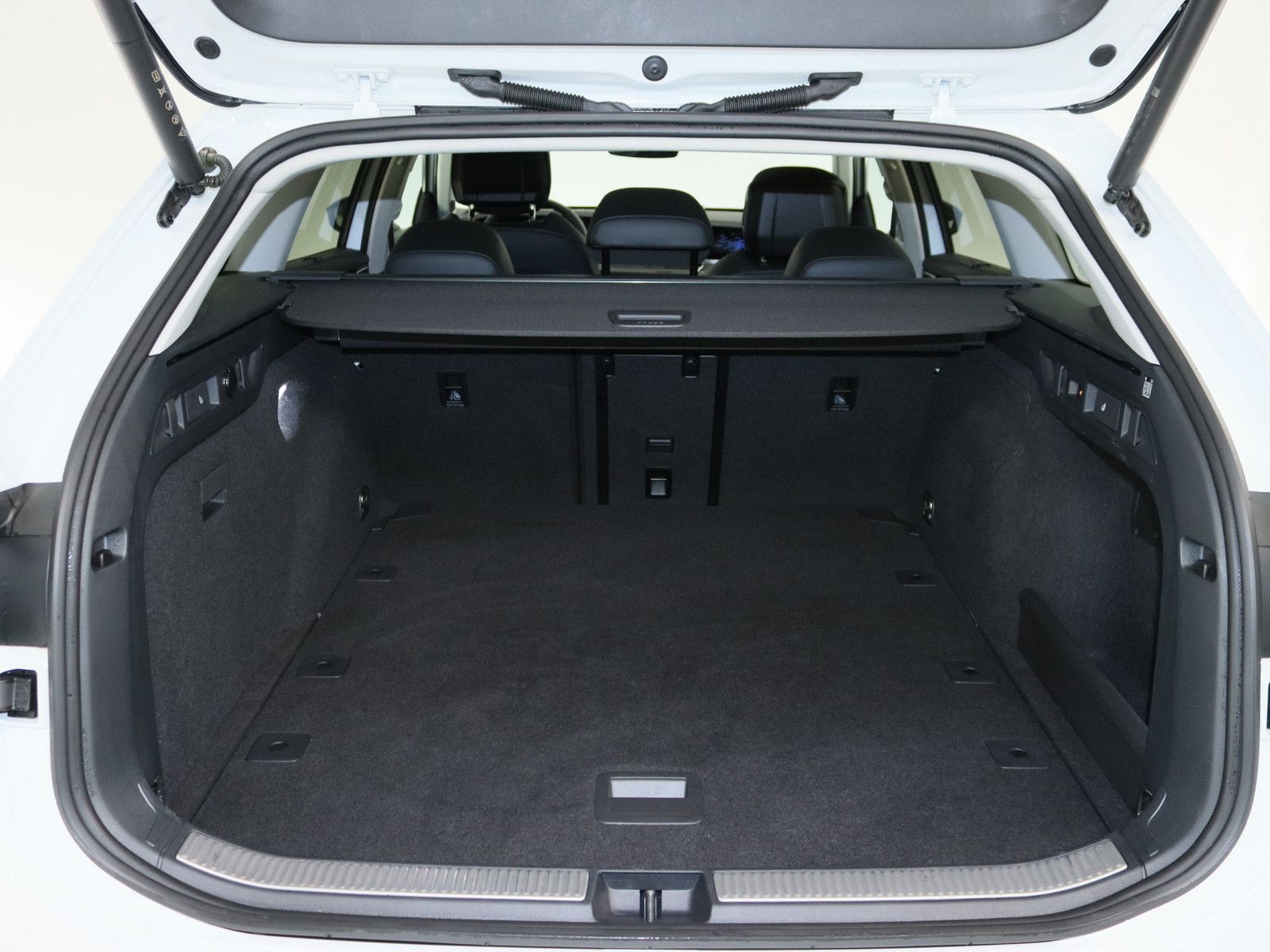 Volkswagen Passat 1.5 eTSI Business AHK 360° MATRIX-LED HUD foto 14