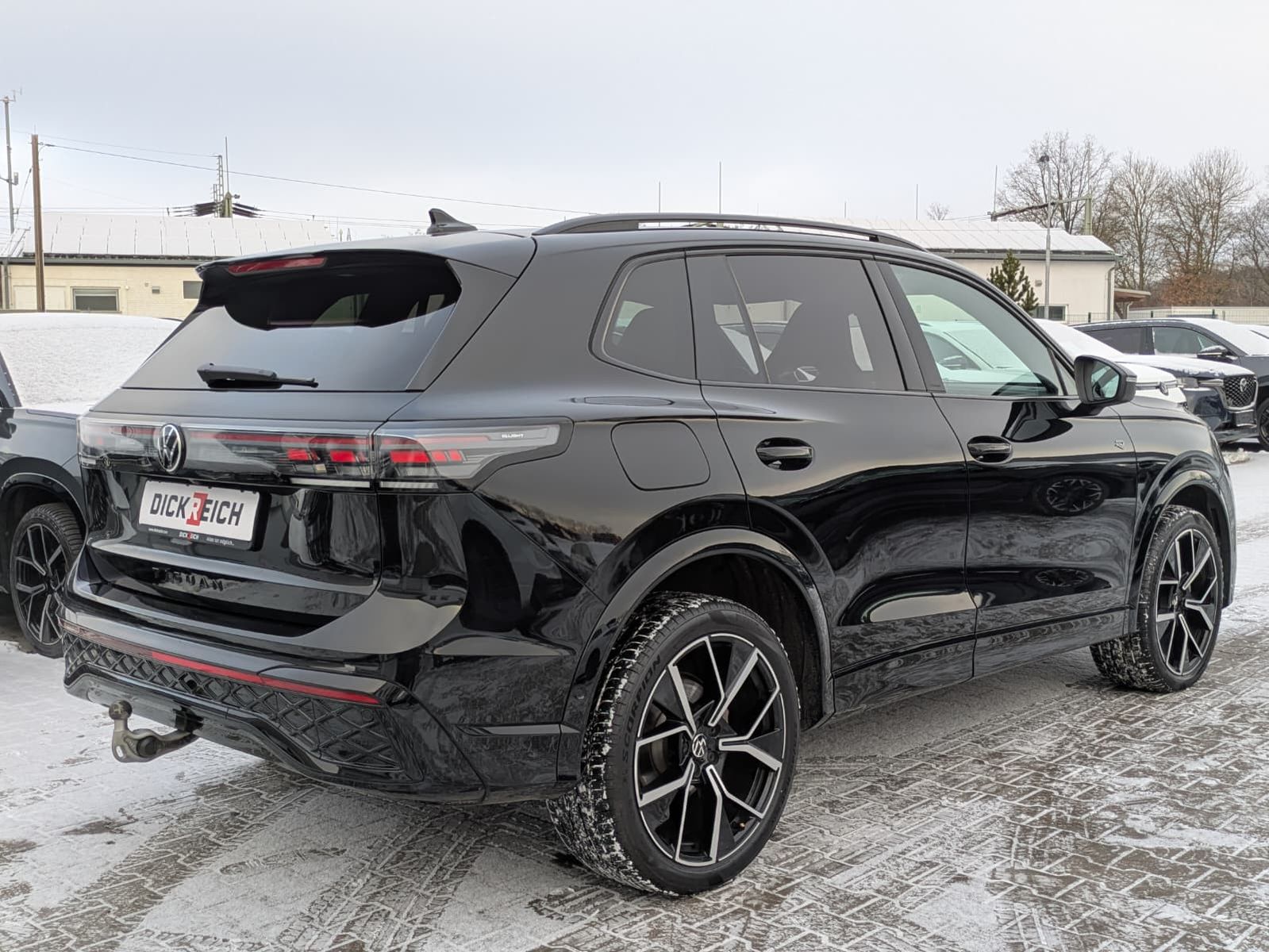 Fahrzeugabbildung Volkswagen Tiguan 2.0 TDI 4M R-Line PANO*H&K*AHK*MATRIX*20"