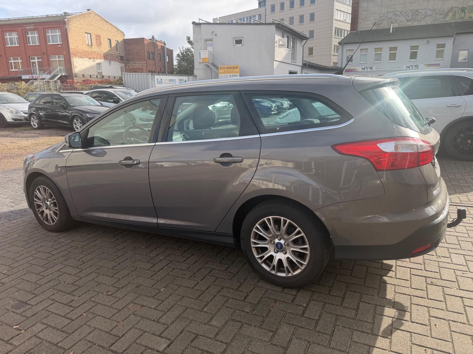 Ford Focus 2011 — photo 6
