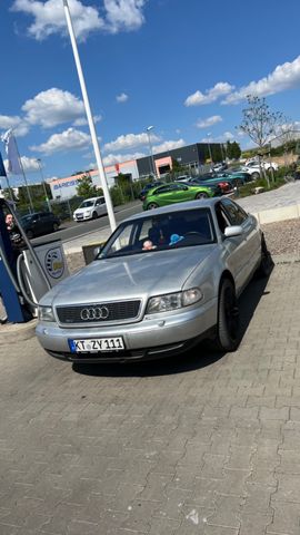 Audi A8 4.2 quattro tiptronic -