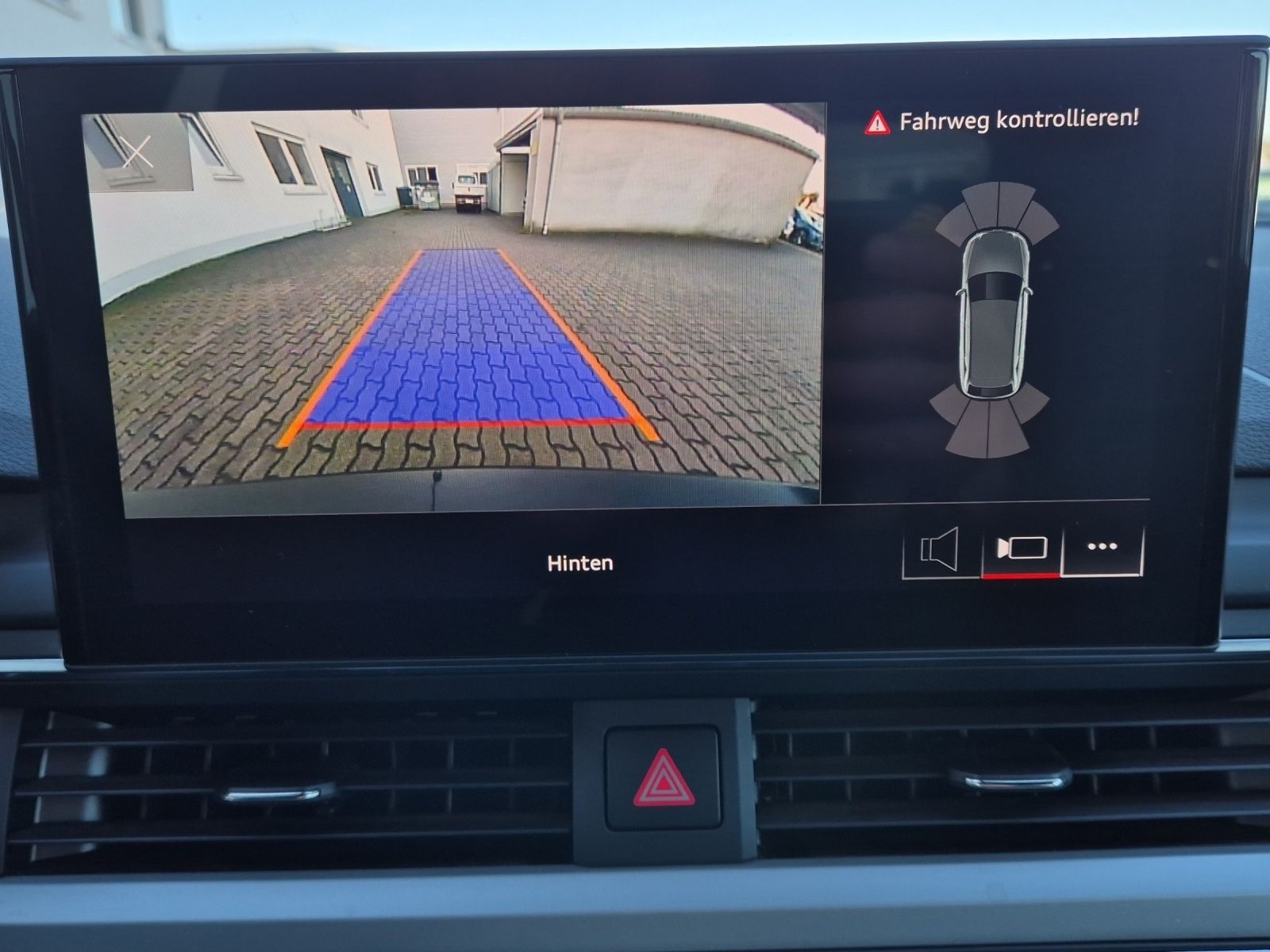 Fahrzeugabbildung Audi A4 Avant 35 TFSI S-line S-tronic LED Navi ACC RF