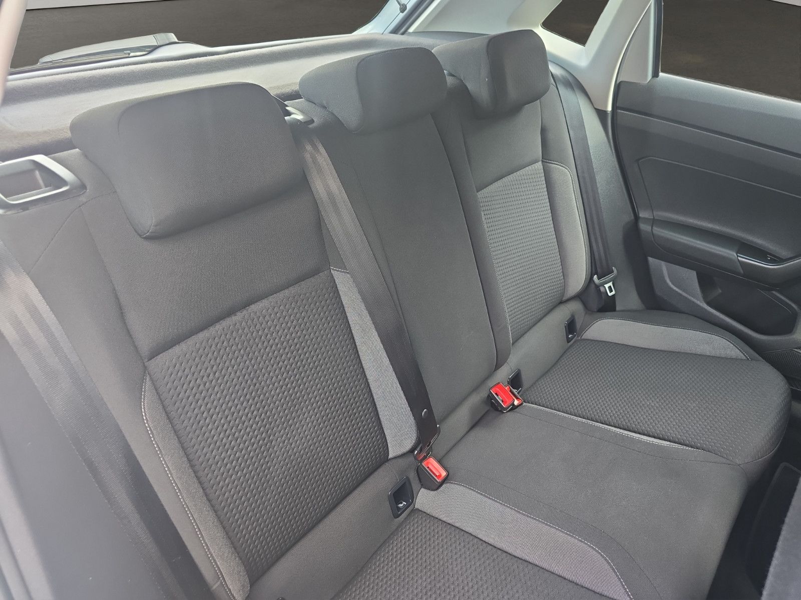Fahrzeugabbildung Volkswagen Polo VI OPF Life LED PDC App-Connect NEUES MODEL